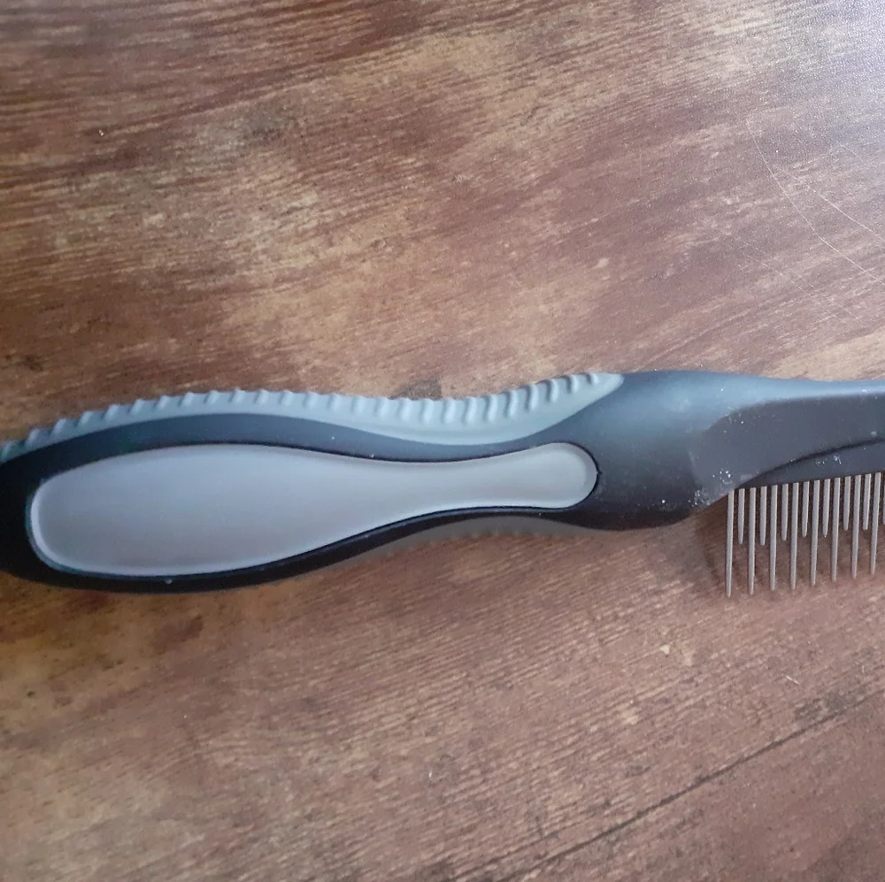 Well & Good Black Undercoat Comb For Cats